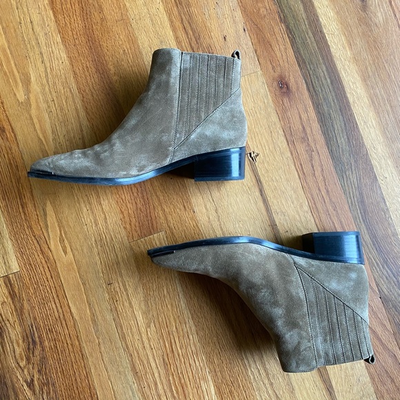 Marc Fisher LTD Yommi Chelsea Bootie Taupe 8.5 - Picture 3 of 8